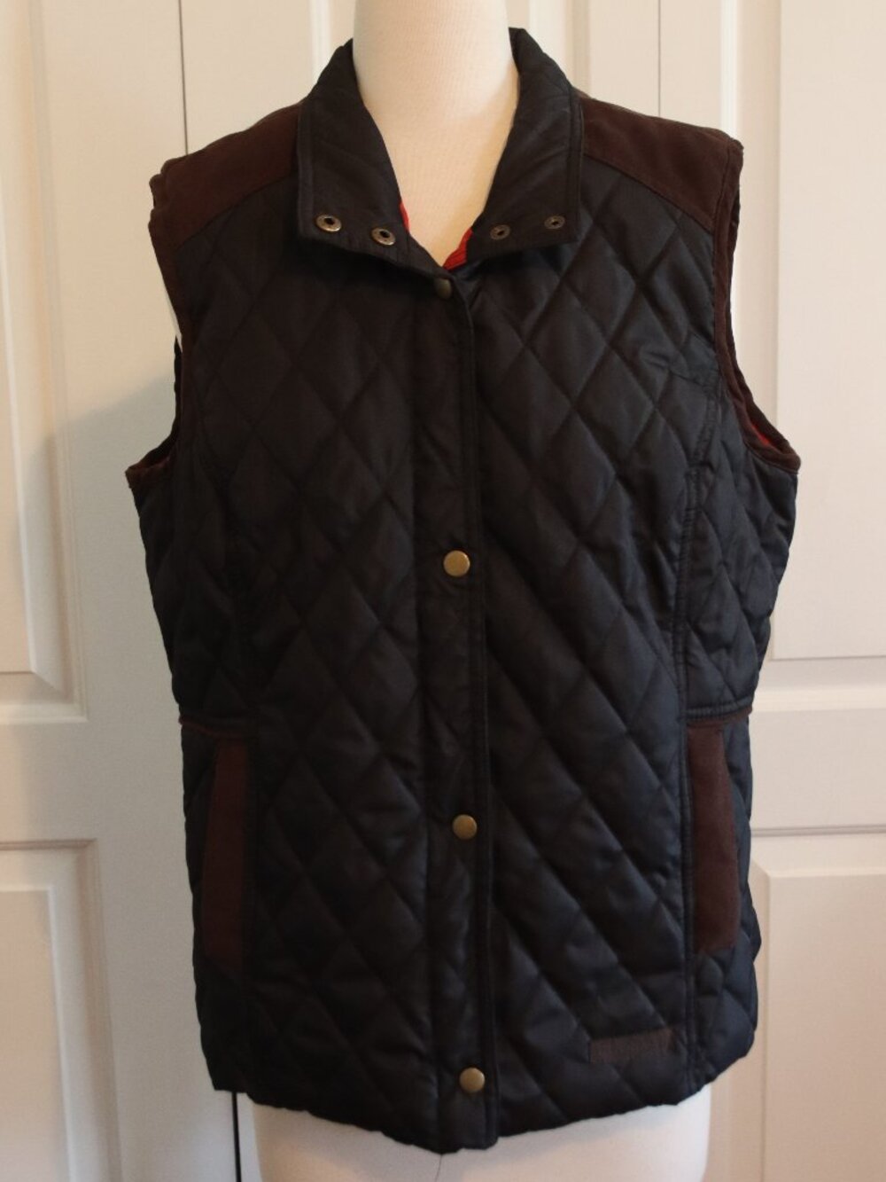 G.H. Bass & Co Black Quilted Field Vest with Brown Faux Suede Trim Quilted Large